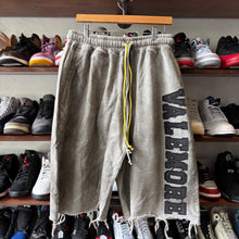 Load image into Gallery viewer, Vale 3/4th Sweat Shorts Size S
