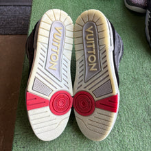 Load image into Gallery viewer, Louis Vuitton Mid Trainers Size 9UK
