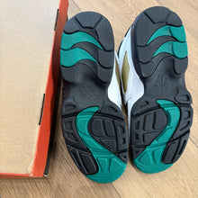Load image into Gallery viewer, Nike Emerald Air Diamond Turfs Size 10
