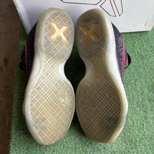 Load image into Gallery viewer, Nike Kobe Mambacurial Elite 10s Size 8
