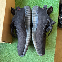 Load image into Gallery viewer, Yeezy Bred 350 V2s Size 9.5
