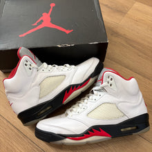 Load image into Gallery viewer, Jordan Fire Red 5s Size 9
