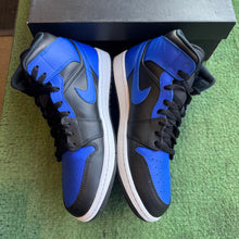 Load image into Gallery viewer, Jordan Hyper Royal Mid 1s Size 10.5
