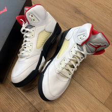 Load image into Gallery viewer, Jordan White Fire Red 5s Size 12
