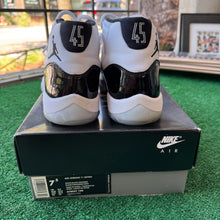Load image into Gallery viewer, Jordan Concord 11s Size 7.5
