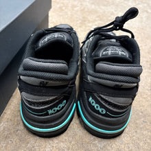 Load image into Gallery viewer, New Balance 1000s Size 9
