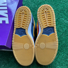 Load image into Gallery viewer, Nike SB Barcelona Low Dunks Size 8
