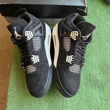 Load image into Gallery viewer, Jordan White Thunder 4s Size 11
