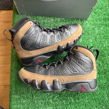 Load image into Gallery viewer, Jordan Olive 9s Size 6Y
