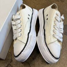 Load image into Gallery viewer, Mihara Peterson Canvas Lows Size 42
