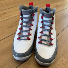 Load image into Gallery viewer, Jordan Fire Red 9s Size 9.5
