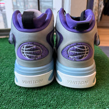 Load image into Gallery viewer, Louis Vuitton Trainer 2s Size 9
