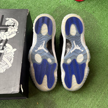Load image into Gallery viewer, Jordan Space Jam 11s Size 11
