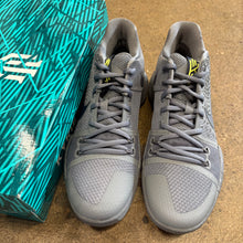Load image into Gallery viewer, Nike Kyrie Cool Grey 3s Size 8
