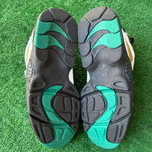 Load image into Gallery viewer, Nike Emerald Air Diamond Turfs Size 11
