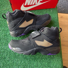 Load image into Gallery viewer, Nike Ravens Diamond Turfs Size 10.5
