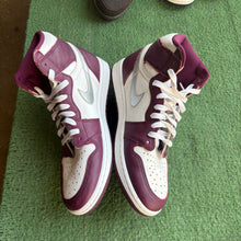 Load image into Gallery viewer, Jordan Bordeaux 1s Size 10
