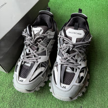 Load image into Gallery viewer, Balenciaga Tracks Size 45
