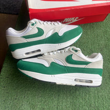 Load image into Gallery viewer, Nike Air Max 1s Size 9
