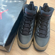 Load image into Gallery viewer, Jordan Olive 9s Size 9
