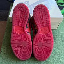 Load image into Gallery viewer, Nike SB Wizard of Oz Low Dunks Size 9
