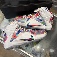 Load image into Gallery viewer, Nike LeBron Prism 12s Size 9
