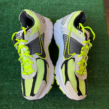 Load image into Gallery viewer, Nike Volt Vomero 5s Size 10.5
