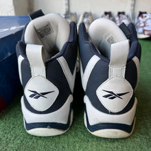 Load image into Gallery viewer, Reebok Kamikaze II Mids Size 12
