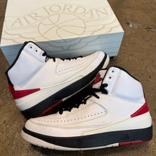 Load image into Gallery viewer, Jordan Chicago 2s Size 9
