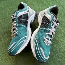 Load image into Gallery viewer, Saucony ProGrid Triumph 4s Size 11.5
