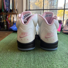 Load image into Gallery viewer, Jordan Medium Pink 5s Size 11.5
