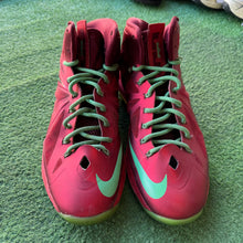 Load image into Gallery viewer, Nike Lebron Christmas 10s Size 9.5
