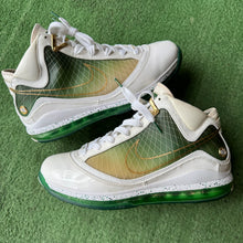 Load image into Gallery viewer, Nike Lebron MTAG 7s Size 10.5
