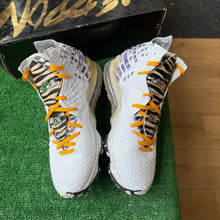 Load image into Gallery viewer, Nike LeBron Bron 2K Playoffs 17s Size 11.5
