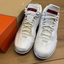 Load image into Gallery viewer, Nike LeBron Debut Zoom Generations Size 9

