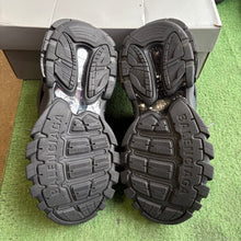 Load image into Gallery viewer, Balenciaga Tracks Size 43
