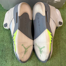 Load image into Gallery viewer, Jordan Green Bean 5s Size 10.5
