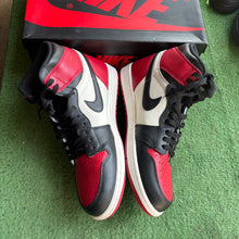 Load image into Gallery viewer, Jordan Bred Toe 1s Size 11
