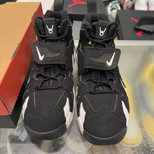 Load image into Gallery viewer, Nike Black White Air DT Max 96s Size 9
