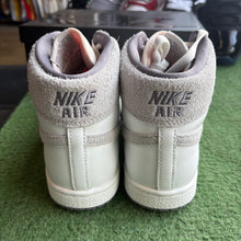 Load image into Gallery viewer, Nike Neutral Grey Air Ships Size 8
