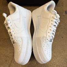 Load image into Gallery viewer, Nike Supreme Air Force 1s Size 11
