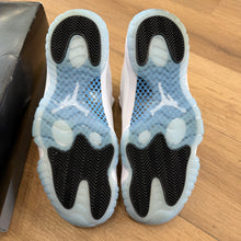 Load image into Gallery viewer, Jordan Legend Blue 11s Size 11.5
