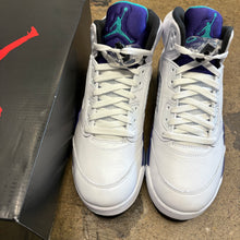 Load image into Gallery viewer, Jordan Grape 5s Size 9
