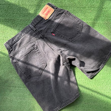 Load image into Gallery viewer, Vintage Levi’s Denim Shorts Size 33
