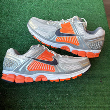 Load image into Gallery viewer, Nike Vomero 5s Size 13
