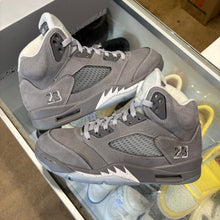 Load image into Gallery viewer, Jordan Wolf Grey 5s Size 8
