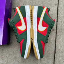 Load image into Gallery viewer, Nike Sonic SB Low Dunks Size 9
