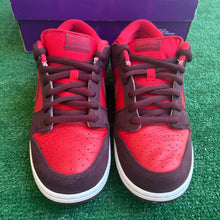 Load image into Gallery viewer, Nike Cherry SB Low Dunks Size 11
