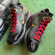 Load image into Gallery viewer, Nike LeBron Fairfax Away 7s Size 10.5
