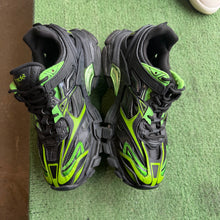 Load image into Gallery viewer, Balenciaga Track 2s Size 40

